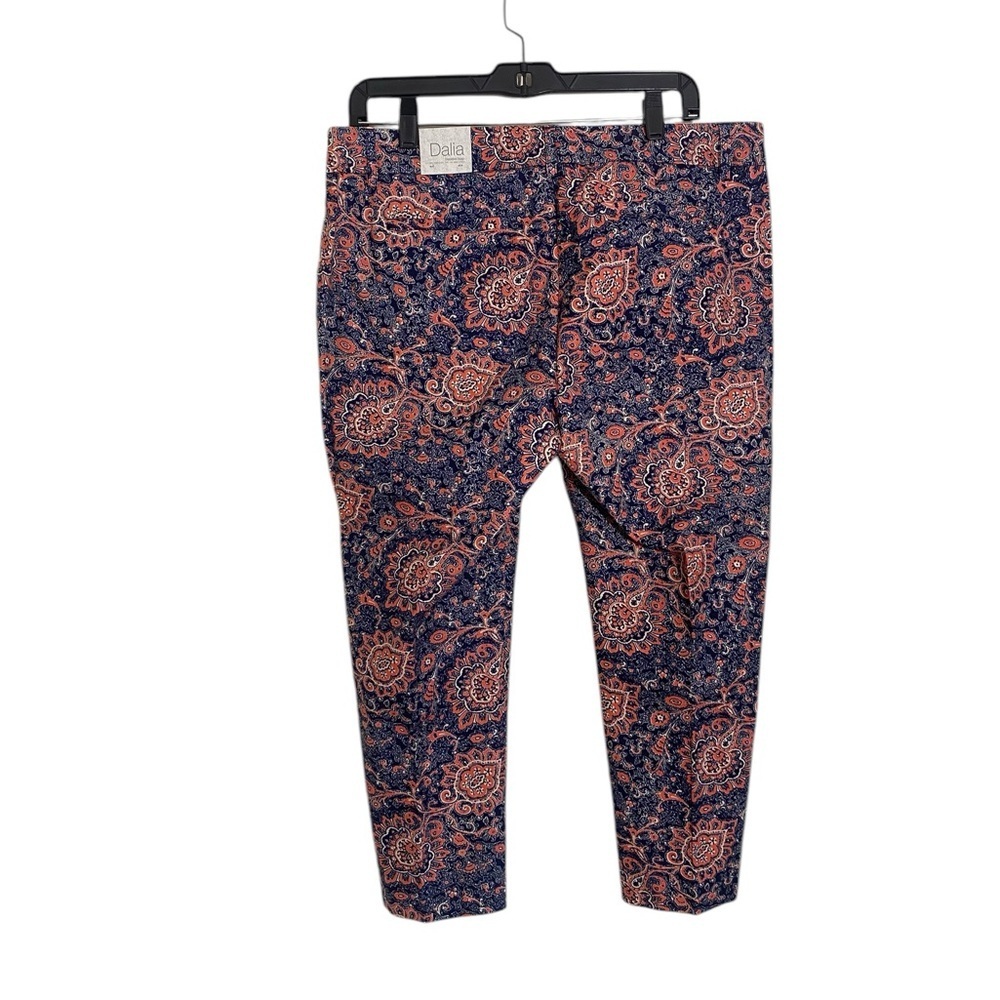 NWT Paisley Print Relaxed Fit Capris - Picture 3 of 11